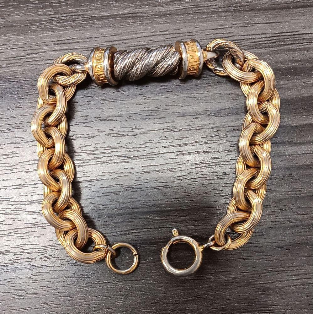 GIVENCHY VTG GOLD TONE BRACELET